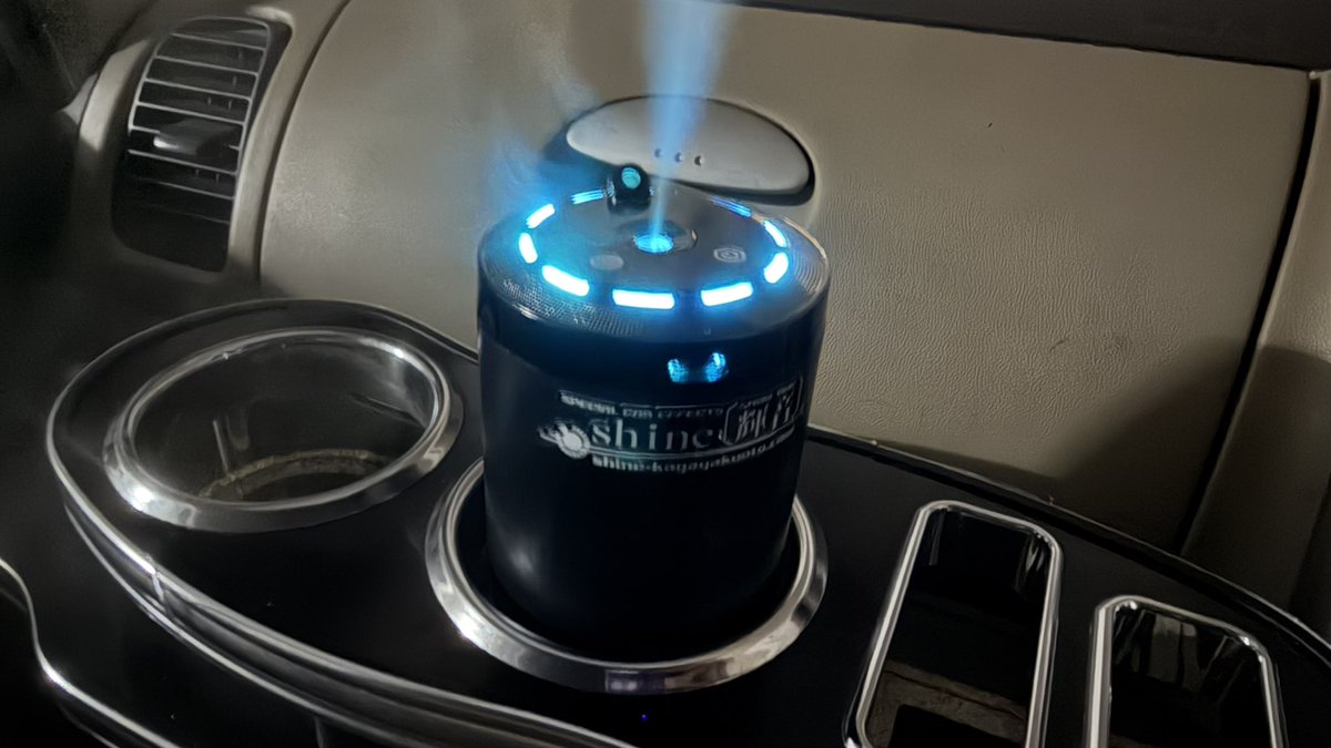 shinekagayakuot's tweet photo. 預かり作業も無事終わり時間がある今のうちに新商品開発の試作機1号到着💜

輝音らしくイルミ切替はもちろんレーザーも出ちゃう💡

普通のディフューザーは煙少ないけどこれスモーク機能も兼ね備えてるから爆炎でかなりコンパクト💭

匂いは任せて安心その為に各ホテル回ってる🏨

完成をお楽しみに✨ https://t.co/7fwYJGhavK