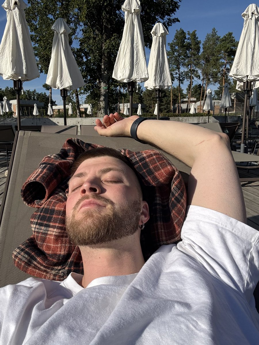 YourShadow tweet media