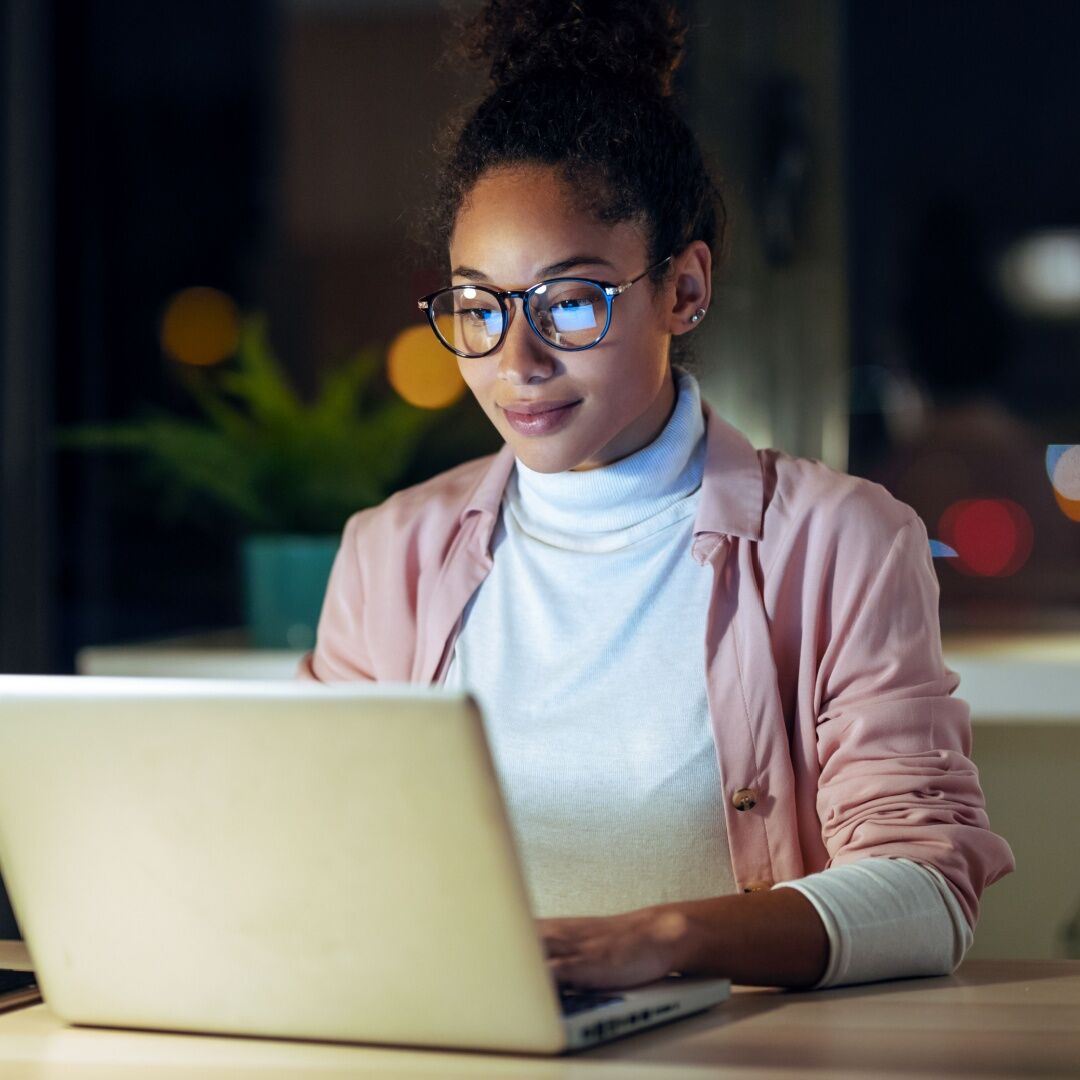 This National Eye Health Week, focus on “Eyes at Work” by sharing guidance with your patients on screen breaks, workstation setup and lens coatings to help reduce digital eye strain and support daily comfort.