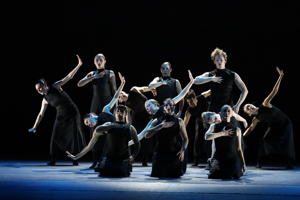 GinDanceCo's tweet photo. “Untether” by Christian Denice premiered at @CapitalOneHall. #ginPlus your contribution, we’ll be able to continue to bring such inspiring work to the #community Give: https://t.co/aoct4o8aVr #Thankyou
#gindance #ginPlusCampaign #dancer #gindancers #ballet #art #contemporarydance https://t.co/Lx8ctjy04E