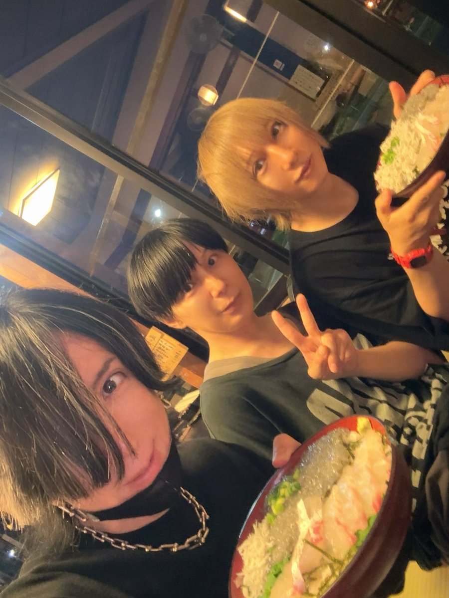 TERI_TEN's tweet photo. あっという間に9月も最終日

ありがたい事にクリエイティブのお仕事も経営のお仕事も本当に色々忙しかった

来月からも色々な楽しいお話頂いてるので楽しみつつやりきる

いっちくん、るーりーとの
素敵な夏の思い出🌻 https://t.co/iMq0NhPofB
