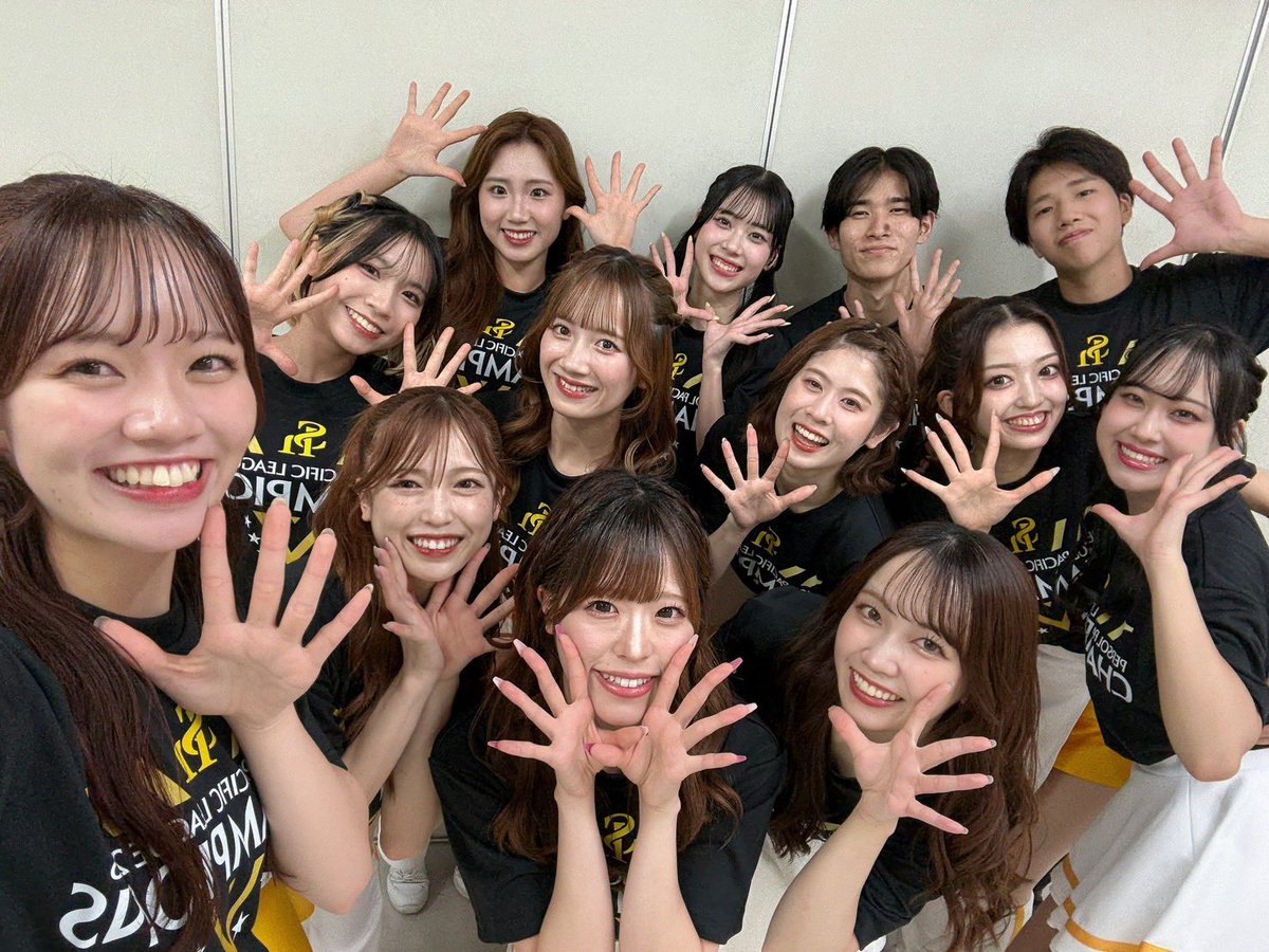 hawksHoneys's tweet image. 本日も最後の最後までたくさんのご声援ありがとうございました✨✨
2025 パーソル パシフィックリーグ 優勝セレモニーで、みなさんと一緒に喜びを分かち合うことができて幸せです🙌🏻💞
残りわずかのレギュラーシーズンも熱いご声援お願いします🦅❤️‍🔥
#sbhawks #全員がPS
