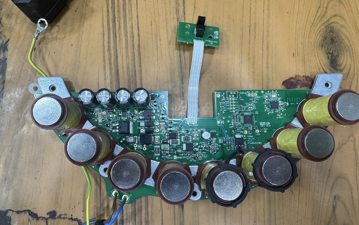 amarbarwe's tweet image. 🔧 Peek inside a smart cycle trainer! Trying to find fault when suddenly there was a voltage surge and it stopped working. Know a little bit of Electronics like the transformers, capacitors, diodes, and circuit boards as seen here. A  Mechanical Engineer at work🤷🏻‍♂️
#SmartTrainer