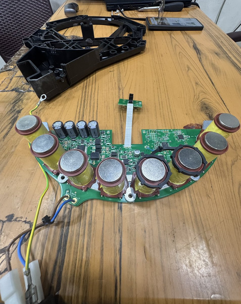 amarbarwe's tweet image. 🔧 Peek inside a smart cycle trainer! Trying to find fault when suddenly there was a voltage surge and it stopped working. Know a little bit of Electronics like the transformers, capacitors, diodes, and circuit boards as seen here. A  Mechanical Engineer at work🤷🏻‍♂️
#SmartTrainer