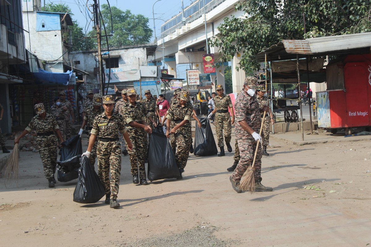 #SwachhataHiSeva2025
#SHS2025
Cleanliness campaign organized at Sabji Mandi, Hingna Nagpur.
