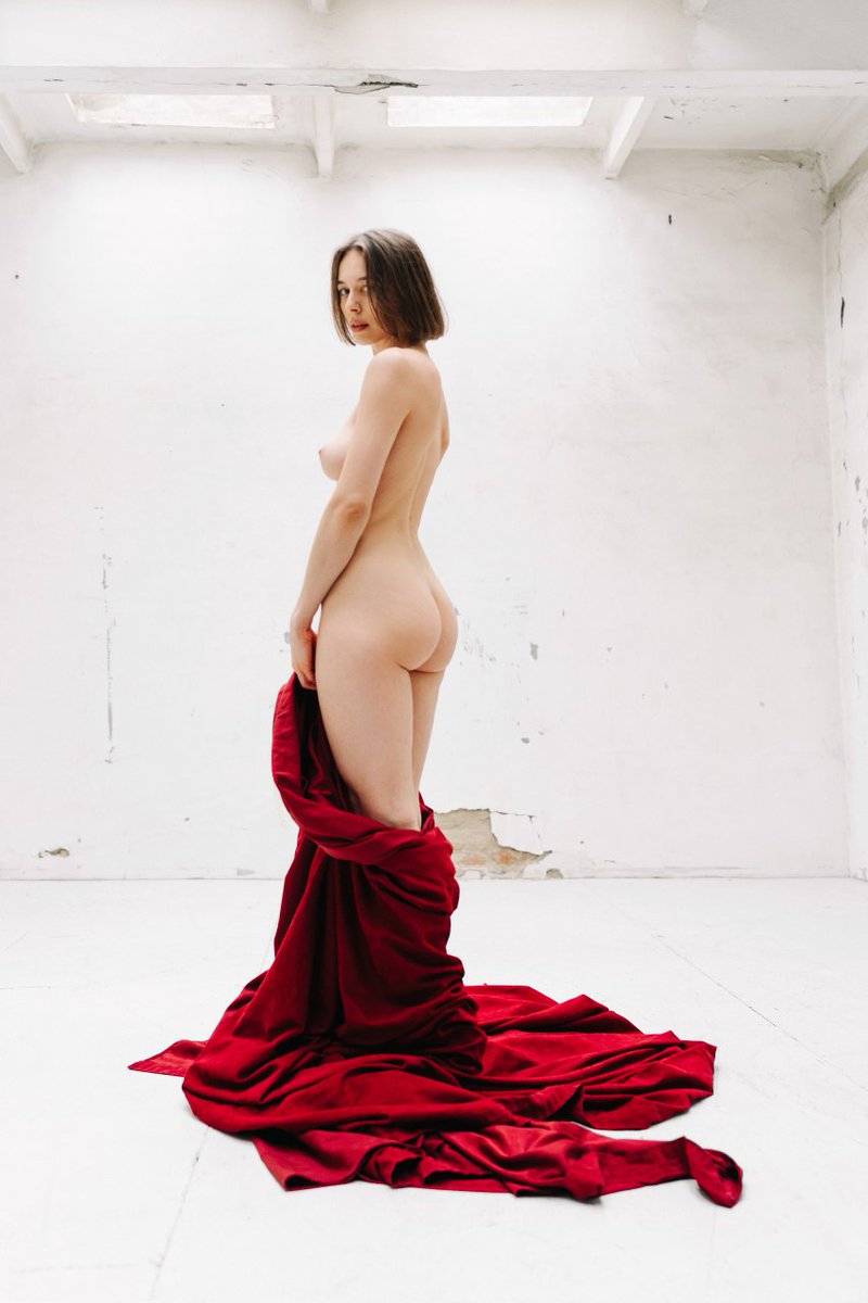 Good morning, beautiful souls ❤️
May you always find the strength to know yourself and to be yourself.

«Beginning» 6/10, 25 xtz 🔗

It is a journey inward, where vulnerability becomes strength and stillness reveals the depth of inner freedom. This collection celebrates the