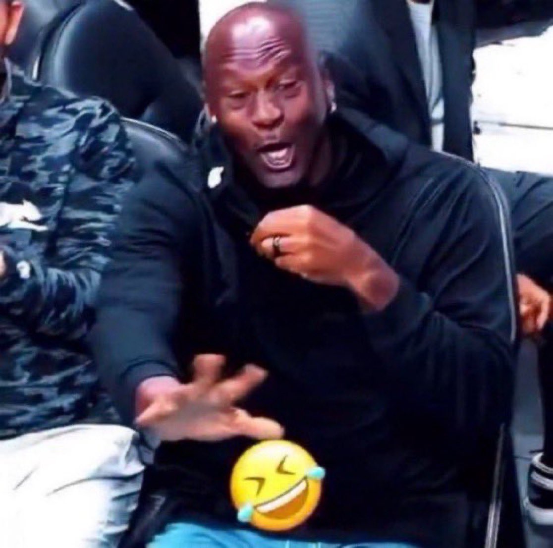 ykrie's tweet image. Ducking the Sinner hammer