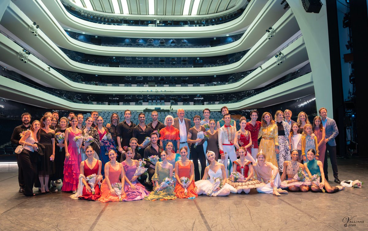 ✨<a href="/LesArtsValencia/">Les Arts, València</a> acogió la9️⃣𝐆𝐀𝐋𝐀 𝐕𝐀𝐋𝐄𝐍𝐂𝐈𝐀 𝐒𝐎𝐌𝐎𝐒 𝐀𝐑𝐓𝐄 🩰el 𝐩𝐚𝐬𝐚𝐝𝐨 𝐬á𝐛𝐚𝐝𝐨, que finalizó con 7️⃣𝐦𝐢𝐧𝐮𝐭𝐨𝐬 𝐝𝐞 𝐚𝐩𝐥𝐚𝐮𝐬𝐨𝐬 👏🏻

🌸𝐄𝐍𝐇𝐎𝐑𝐀𝐁𝐔𝐄𝐍𝐀 a los organizadores, <a href="/ADAM_Danza/">ADAM,Valencia Danza</a> <a href="/HHFundacion/">Fundación Hortensia Herrero</a> 🌸 

📷 𝐉𝐞𝐬ú𝐬 𝐕𝐚𝐥𝐥𝐢𝐧𝐚𝐬.