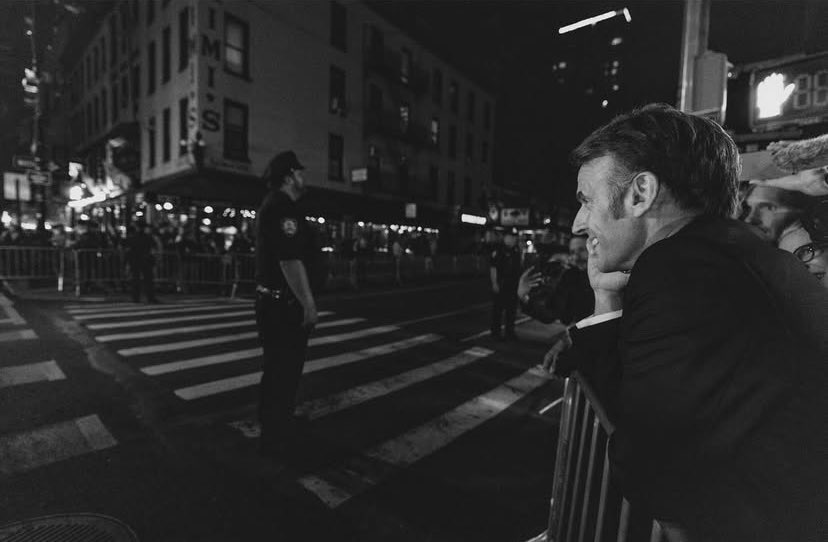En ausencia de Pete Souza, Soazig de La Moissonnière sigue siendo la mejor fotógrafa de compol. Sólo con la de Macron caminando bajo la torre de baúles Louis Vuitton (firma francesa),tras el bloqueo de Trump, se podría escribir una tesis #escenografia