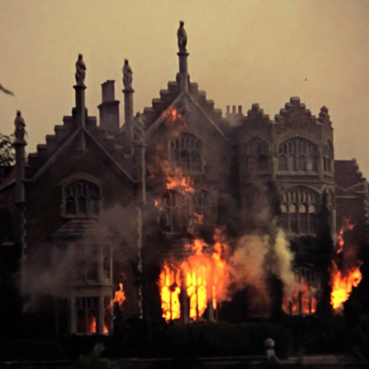 m_literaturaa's tweet image. Witaj w Akademi Six
 
Akademia Six płonie na naszych
oczach

Akademie Six odbudowano 

#theremainsofhellish #weronikaplota #troh @helliautorka #twitteroweksiążkary