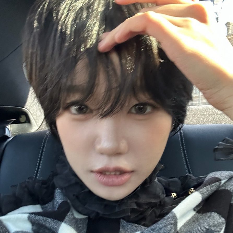 siwanyurilvr's tweet photo. no wonder why her name is Yuri because she is for girls https://t.co/Hjobffpa5b
