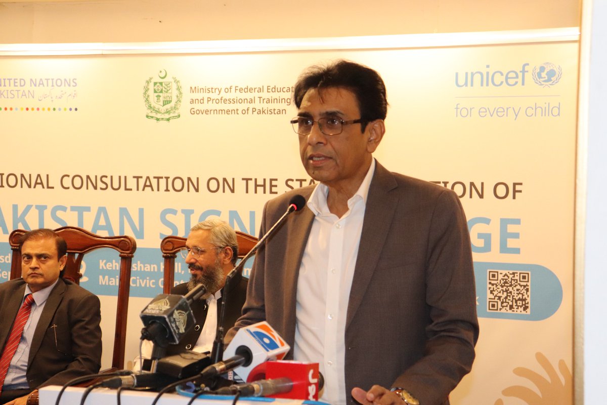 EduMinistryPK's tweet photo. 🇵🇰 Federal Minister Dr. Khalid Maqbool Siddiqui calls standardization of Pakistan Sign Language a historic milestone for Deaf inclusion.
A National PSL Task Force will ensure unified curricula, interpreter training & recognition of PSL as a language of rights & identity. #DGRE https://t.co/P89bX1CEQQ