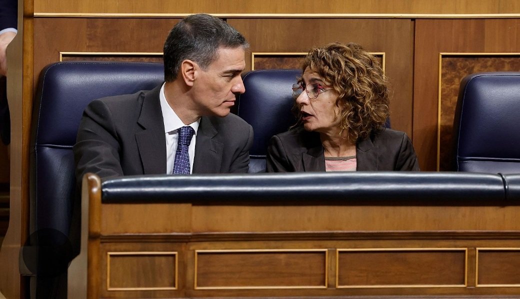 PPDtoMacarena's tweet image. Gobernar sin Presupuestos no es un trámite menor: es una anomalía constitucional.
La Carta Magna exige presentarlos cada año; incumplirlo erosiona la legitimidad institucional.
Repetirlo en una legislatura agrava la quiebra democrática.
#Presupuestos #Constitución
@ppandaluz