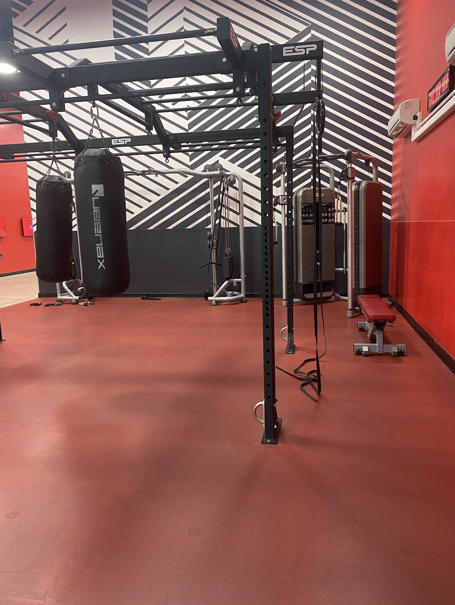 eleniweb3's tweet image. Some thoughts whilst in the gym:

Nothing is easy.

Once you really accept that, it’s easier to handle truths, even if painful...

You can’t sit back. You can’t cruise. Progress is effort repeated.

Consistency is the only effort that compounds.