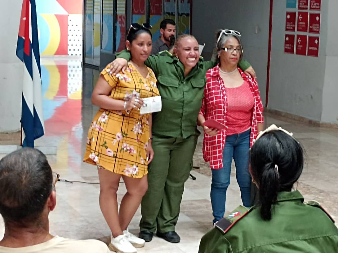 ilimpex_oficial's tweet photo. ILIMPEX dijo presente en el Acto de entrega de carnet del PCC, saludando el 66 aniversario de los CDR. ✊🇨🇺
Con la presencia del Director General, el Secretario del PCC y una militante juvenil, reafirmamos nuestro compromiso revolucionario. 🔥🤝
#ILIMPEX #PCC #CDR66 #Unidad https://t.co/rknRPfllb8