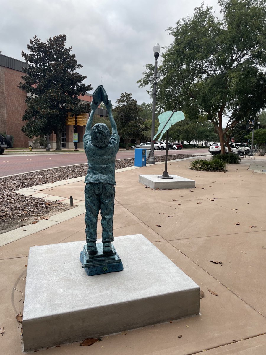 Haven’t been downtown in a minute and delighted to find these on my walk into the Capitol this morning. Public art = joy. 🤩