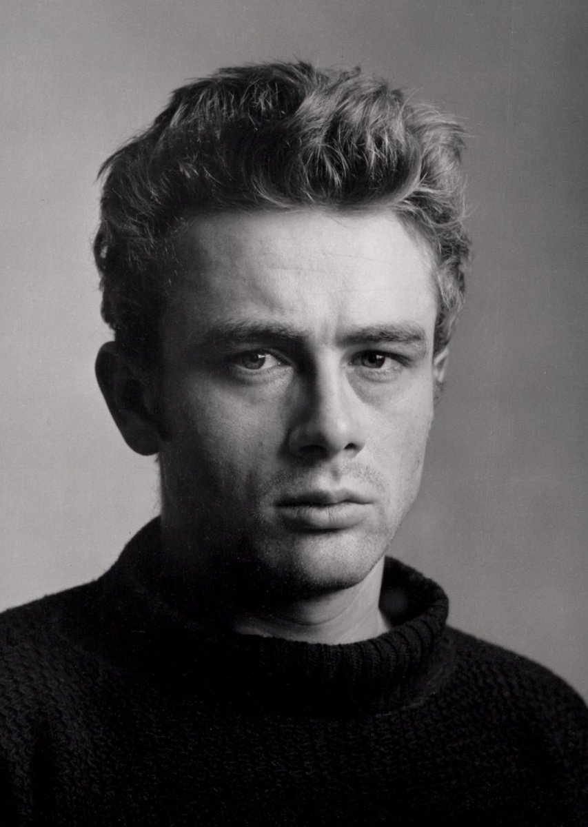 Hace 70 años que nos dejó James Dean.
Actor de una carrera breve, pero intensa, rostro de una generación y mito eterno del cine.

James Dean me cautivó desde la primera vez que lo vi en pantalla: la fragilidad y la fuerza, la rebeldía y la ternura, todo en una mirada.
#JamesDean