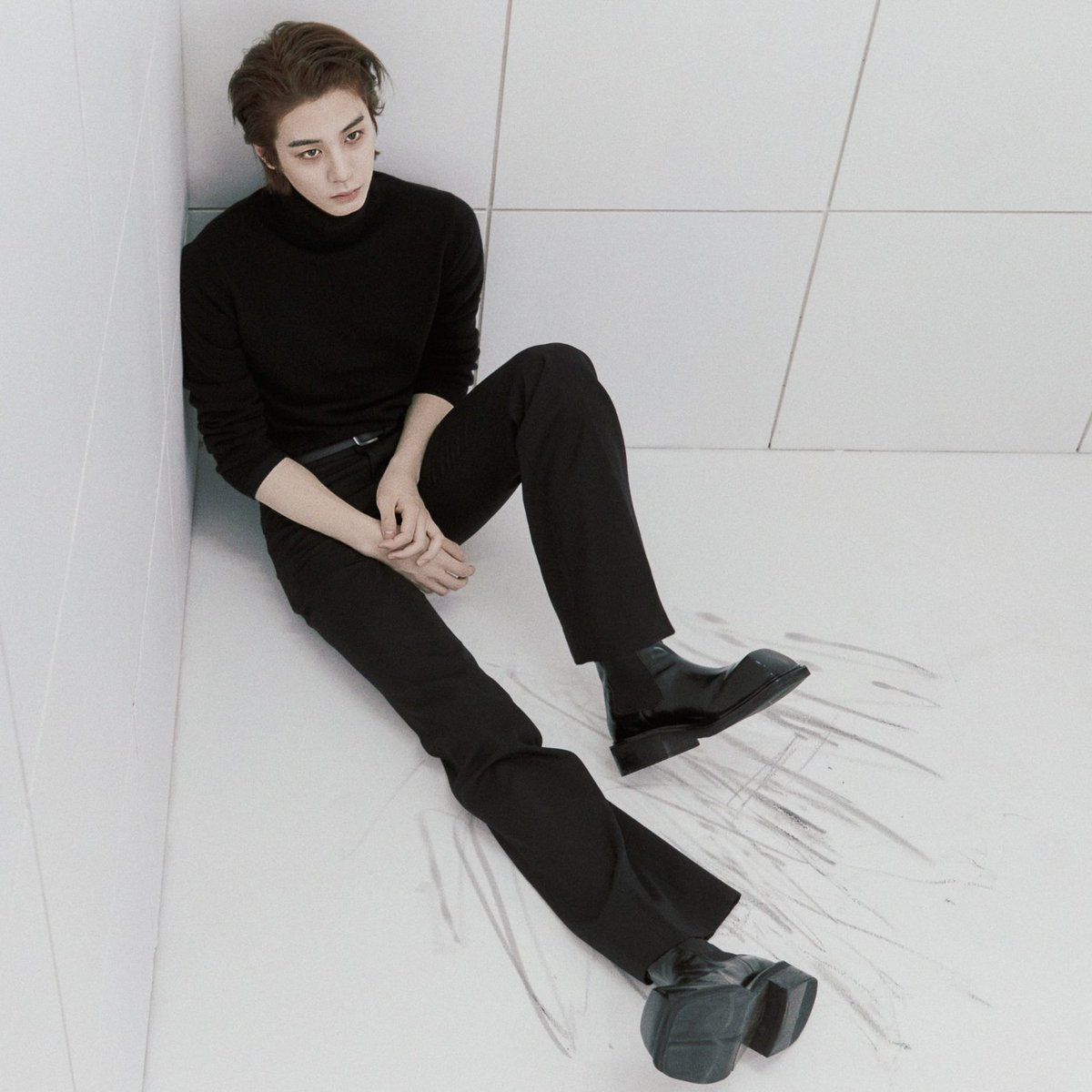 둘 다 눈깔 개동태에 제정신 아닌 것 같아서
더관심있습니다