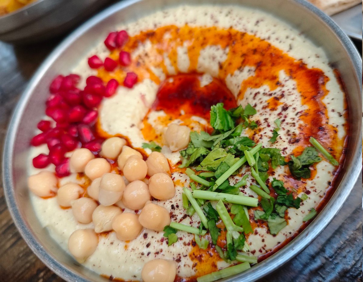 El Bien Kebab, dels germans Alam, està molt "bien". Hi pots anar sense patir per la digestió. El durum és gustós i diferent (no n’he fet foto). Tot és casolà i de qualitat. Per mi, el millor són les patates fregides👌🏻