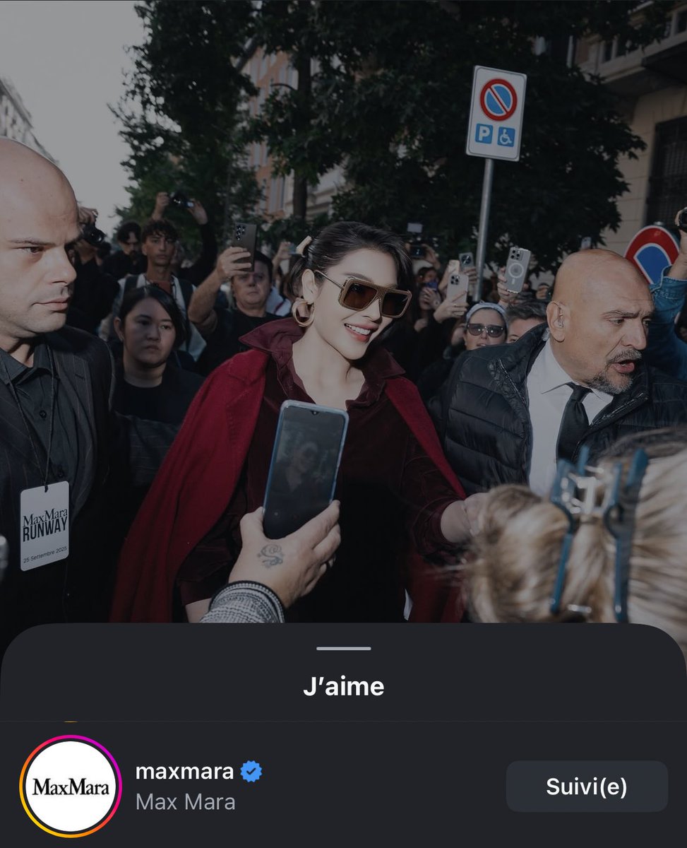 thess0218's tweet image. 📍Maxmara Likes ❤️

Maxmara was very happy with the news today and went to like their Queen&apos;s posts 👑. The one who honored them 

#MaxMaraxFaye 
#MaxMaraSS26
#MaxMara
#MFW
#FayeInMilanFashionWeek
 #MilanFashionWeek 
#FayePeraya
#ฝ้ายพีรญา