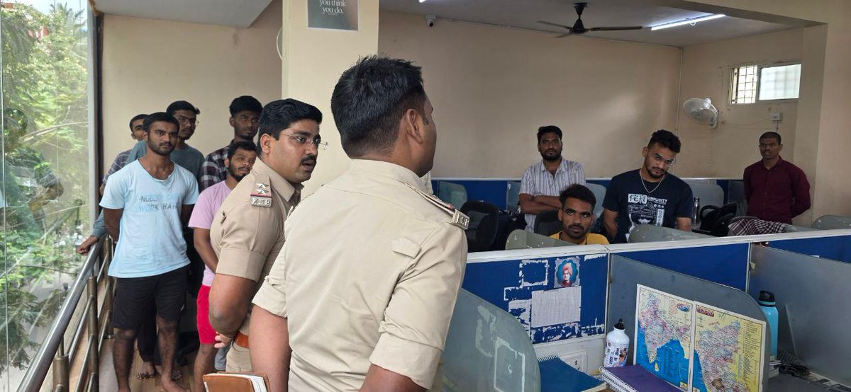 ಈ ದಿನ ಕಾಮಾಕ್ಷಿಪಾಳ್ಯ ಪೊಲೀಸ್ ಠಾಣಾ ವತಿಯಿಂದ ಕೋಚಿಂಗ್ ಸೆಂಟರ್ ಗಳಿಗೆ ಭೇಟಿ ನೀಡಿ ಅಲ್ಲಿನ ಪ್ರಶಿಕ್ಷಣಾರ್ಥಿಗಳಿಗೆ ಮಾದಕ ವಸ್ತುಗಳ ಸೇವನೆಯಿಂದಾಗುವ ದುಷ್ಪರಿಣಾಮಗಳು &amp; ಕಾನೂನು ಕ್ರಮಗಳ ಬಗ್ಗೆ ಮತ್ತು ಸೈಬರ್ ಅಪರಾಧಗಳು ಹಾಗೂ ಮಹಿಳೆಯರ ಸುಕ್ಷತೆಯ ಕುರಿತಂತೆ ಅರಿವು ಮೂಡಿಸಲಾಯಿತು<a href="/CPBlr/">CP Bengaluru ಪೊಲೀಸ್ ಆಯುಕ್ತ ಬೆಂಗಳೂರು</a> <a href="/DCPWestBCP/">DCP West Bengaluru City</a> <a href="/BlrCityPolice/">ಬೆಂಗಳೂರು ನಗರ ಪೊಲೀಸ್‌ BengaluruCityPolice</a> <a href="/acpvijayanagar/">ACP Vijayanagar</a>