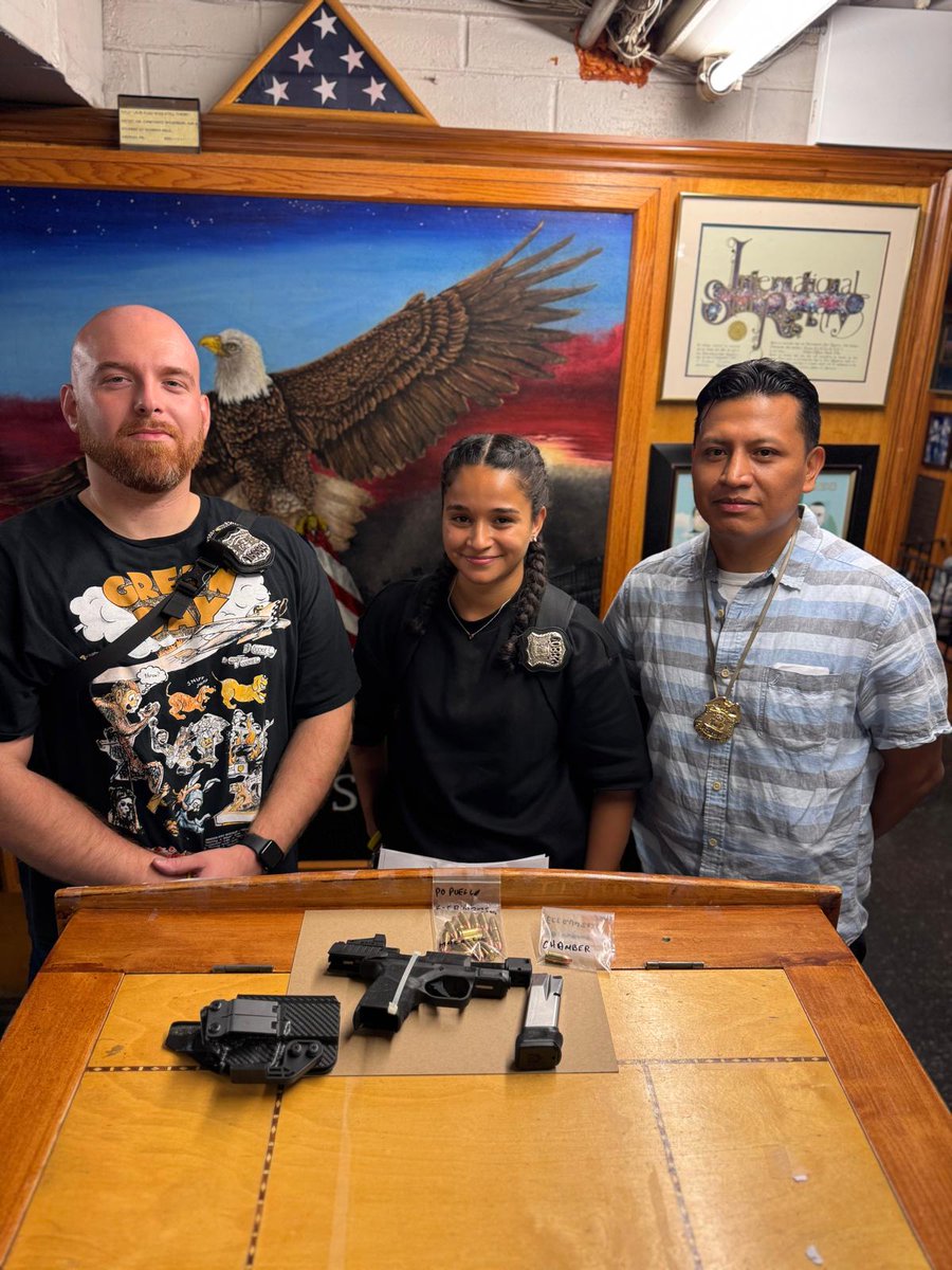 "Anything can happen in a NY minute.

For our eagle-eyed <a href="/NYPDTransit/">NYPD Chief of Transit</a> cops, it only took a couple of seconds to spot a man in the subway with a gun in his waistband and a high-capacity magazine.

The man was swiftly arrested and the firearm was recovered."