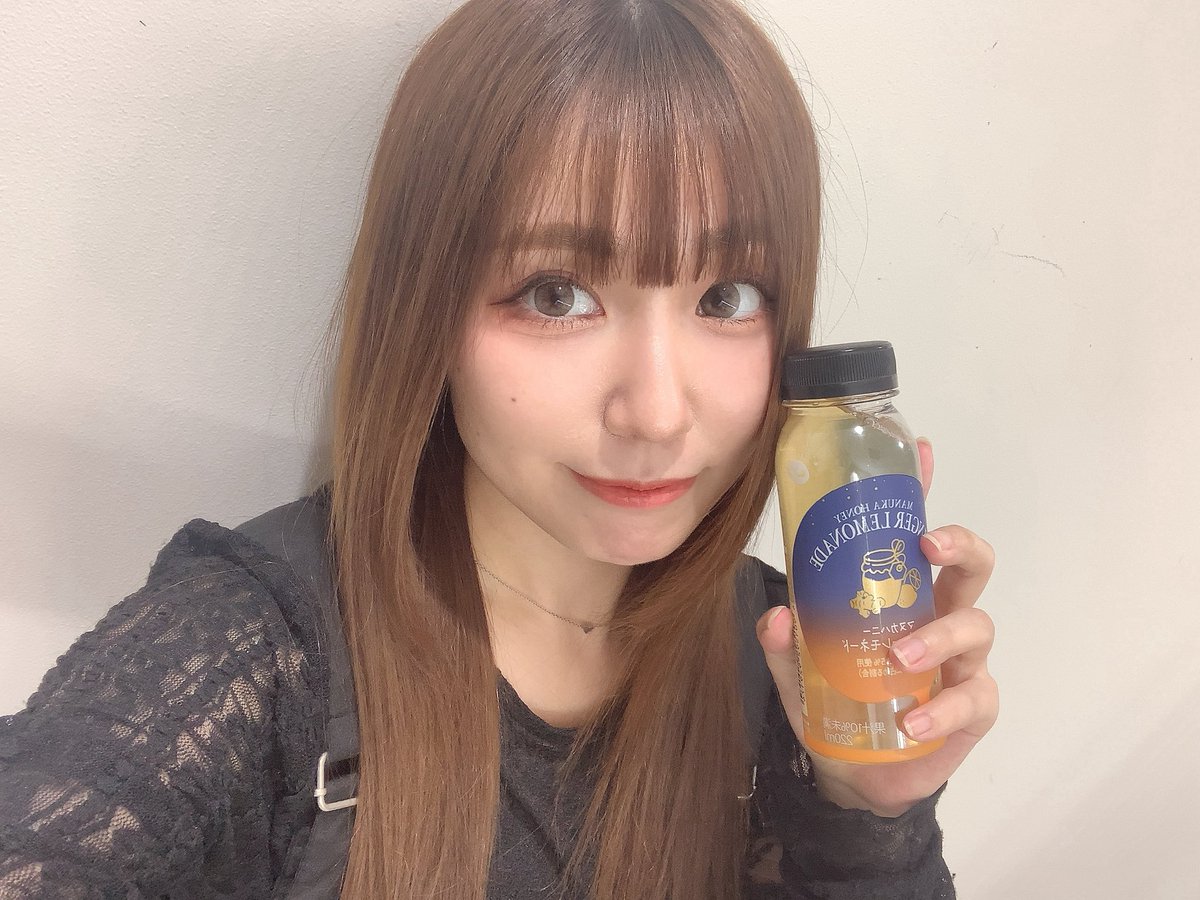 ファンクラブ生配信ありがとうございましたっ！
遅くなりすぎたアーティスト＆Ai catwalk5周年を一緒にお祝いして下さり感謝です🙏🏻✨
ファンクラブがリニューアル、そして来春ソロライブと発表も出来て、皆様に喜んで頂けるよう村長さん達とねりねり頑張っていきますね☺️