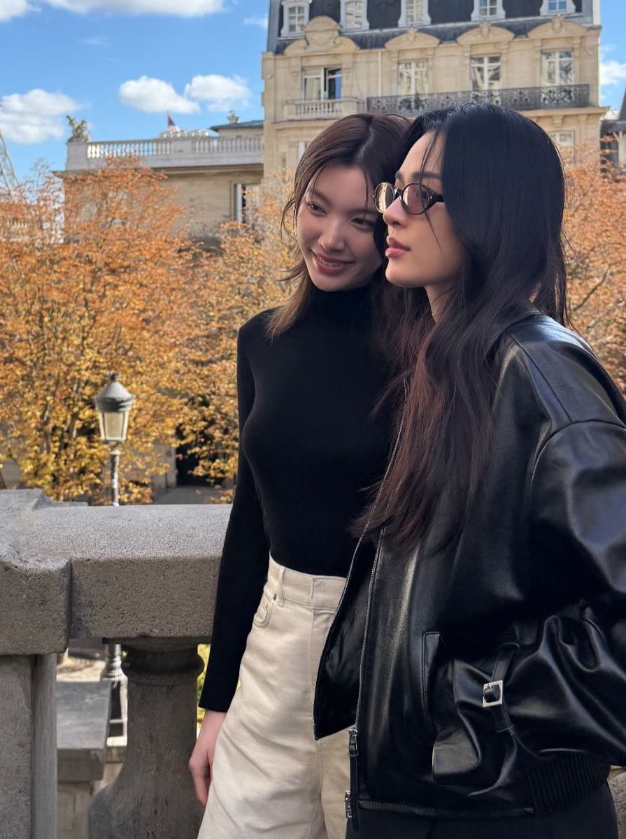 Sanvers4ever's tweet image. pudding is giving so much daddy energy 

LINGORM FLY TO DIORSS26
#LingOrmDiorAirportLook 
#DiorSS26 #Dior #PFW 
#Lingorm