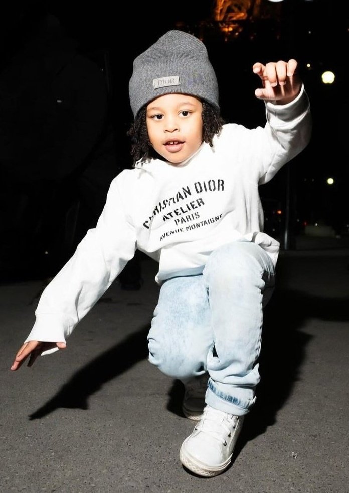 IzTheTruth's tweet photo. Happy 5th Birthday to our #PAPABEAR 🧸 We love u and we adore u. Buy and Stream #AYGA today for our baby 💙🥺 https://t.co/mTCBxPbQ1f