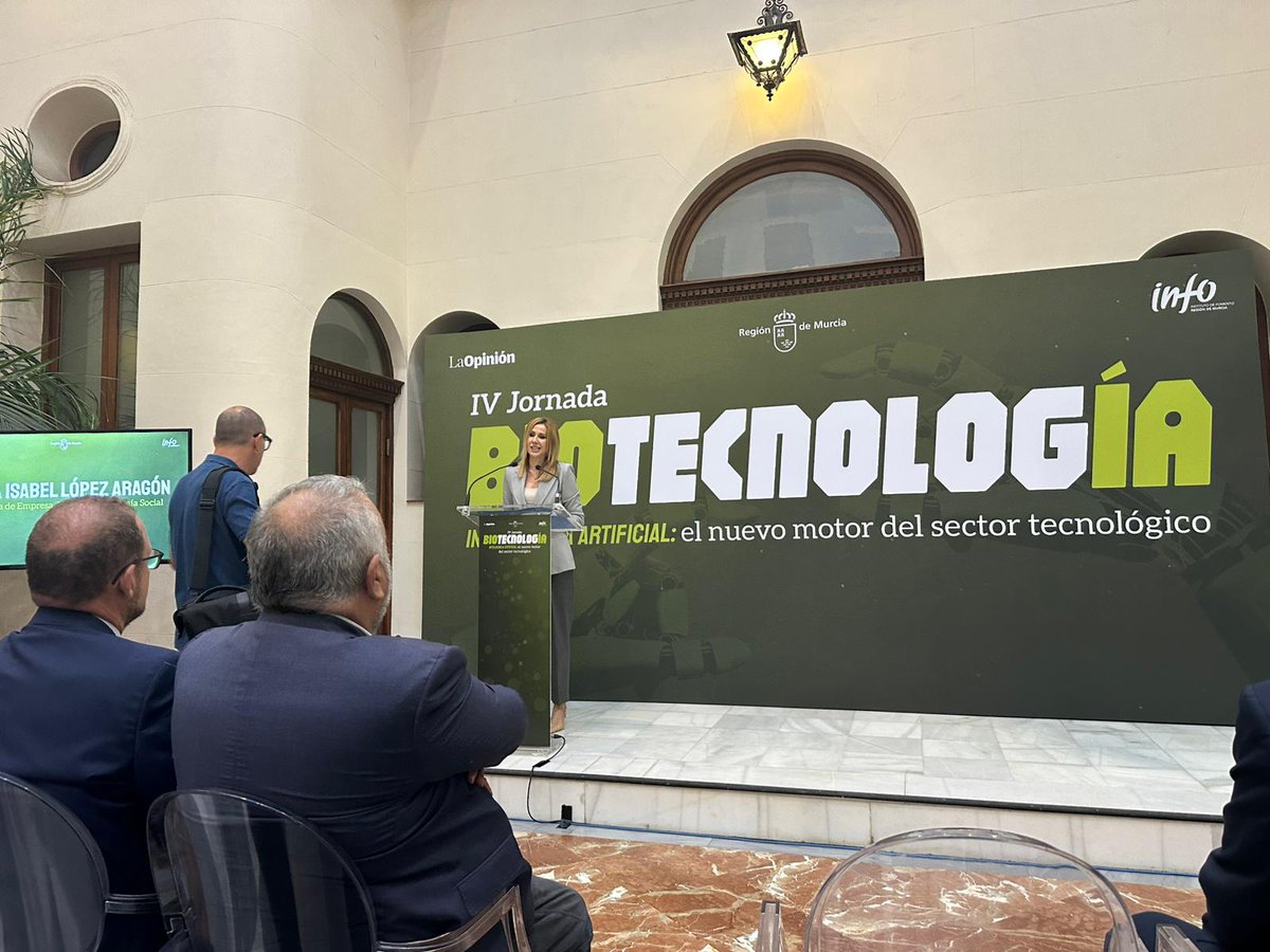 CTCAlimentacion's tweet photo. 🤝 El director del #CTNC, @pablofloresruiz , asiste a las IV Jornadas de Biotecnología: “IA, el nuevo motor del sector tecnológico”, reafirmando el apoyo del Centro a las empresas biotech de la Región de Murcia.
#IA #Biotecnología #Murcia https://t.co/Na893OV2jp