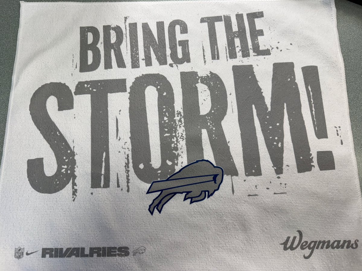 JeremyWGR's tweet image. The @BuffaloBills are handing out 70k rally towels and encouraging fans to wear white in the stands too. 

#BuffaloWhiteOut