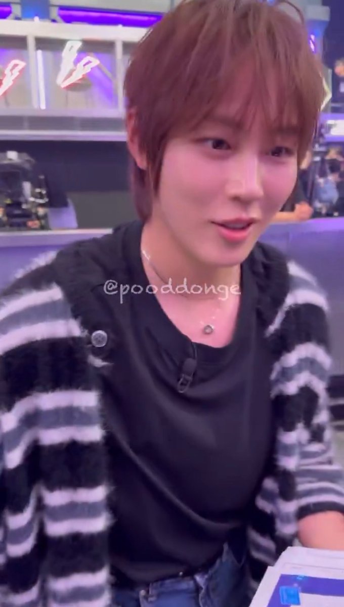 모나 tweet media