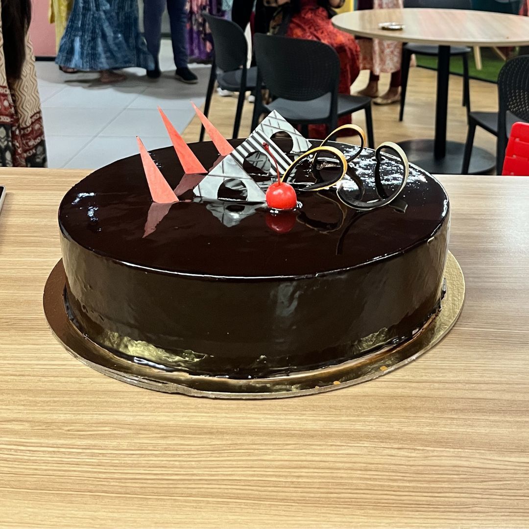 GlobalN2s36396's tweet image. September Birthday Bash at N2S! 🎉 
Celebrating our amazing colleagues born this month 🥳 Your energy and positivity make N2S shine. Here’s to a year full of success, laughter, and joy!
#net2source #n2s #birthdaycelebration #birthdayvibes #officecelebration