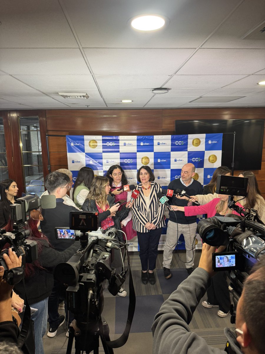 Lanzando #CyberMonday2025 en <a href="/SociosCCS/">Cámara de Comercio de Santiago (CCS)</a> con <a href="/SERNAC/">SERNAC</a> ojo sólo entrar x cyber.cl para evitar engaños!! #TheRealCyber
