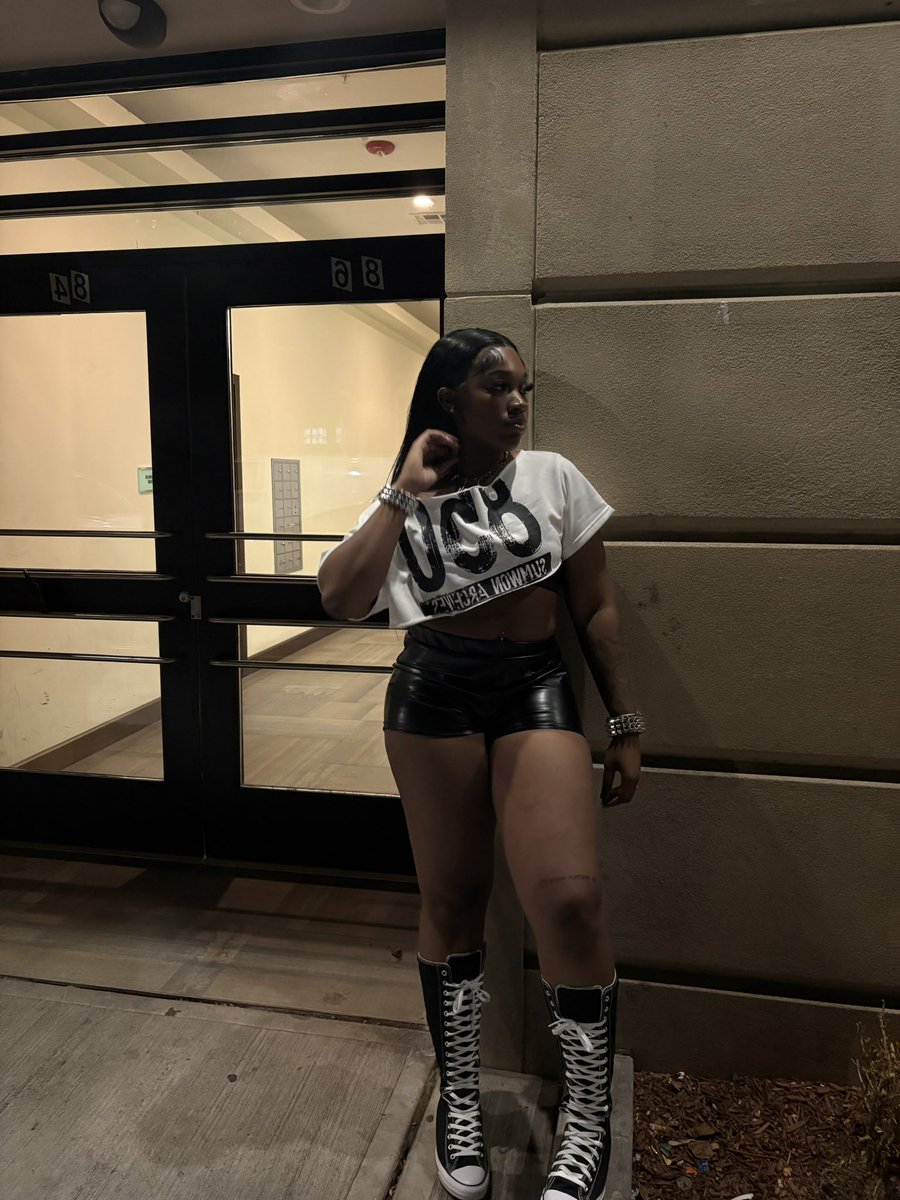 stunnayic's tweet photo. My bitch so sexy https://t.co/2RyVzOlusE