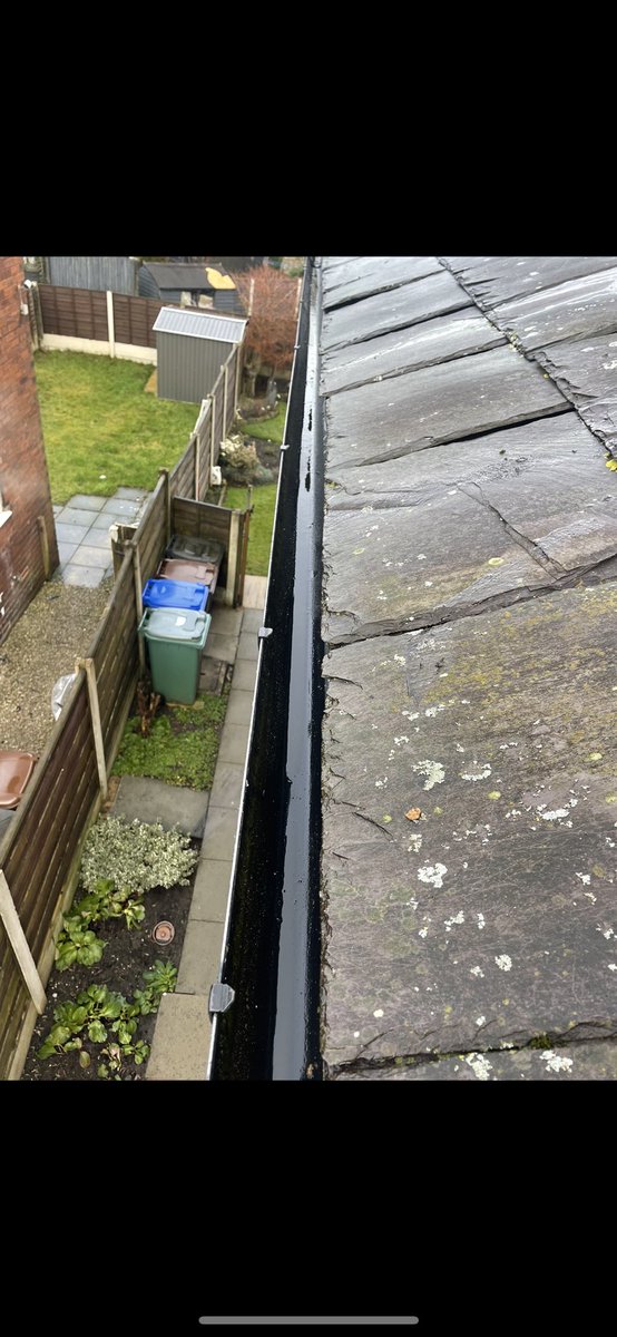 RGutterCleaning's tweet photo. Another clearance done for a happy customer. Please get in touch for a free quote 07960366151 https://t.co/xzQeMC0zUJ