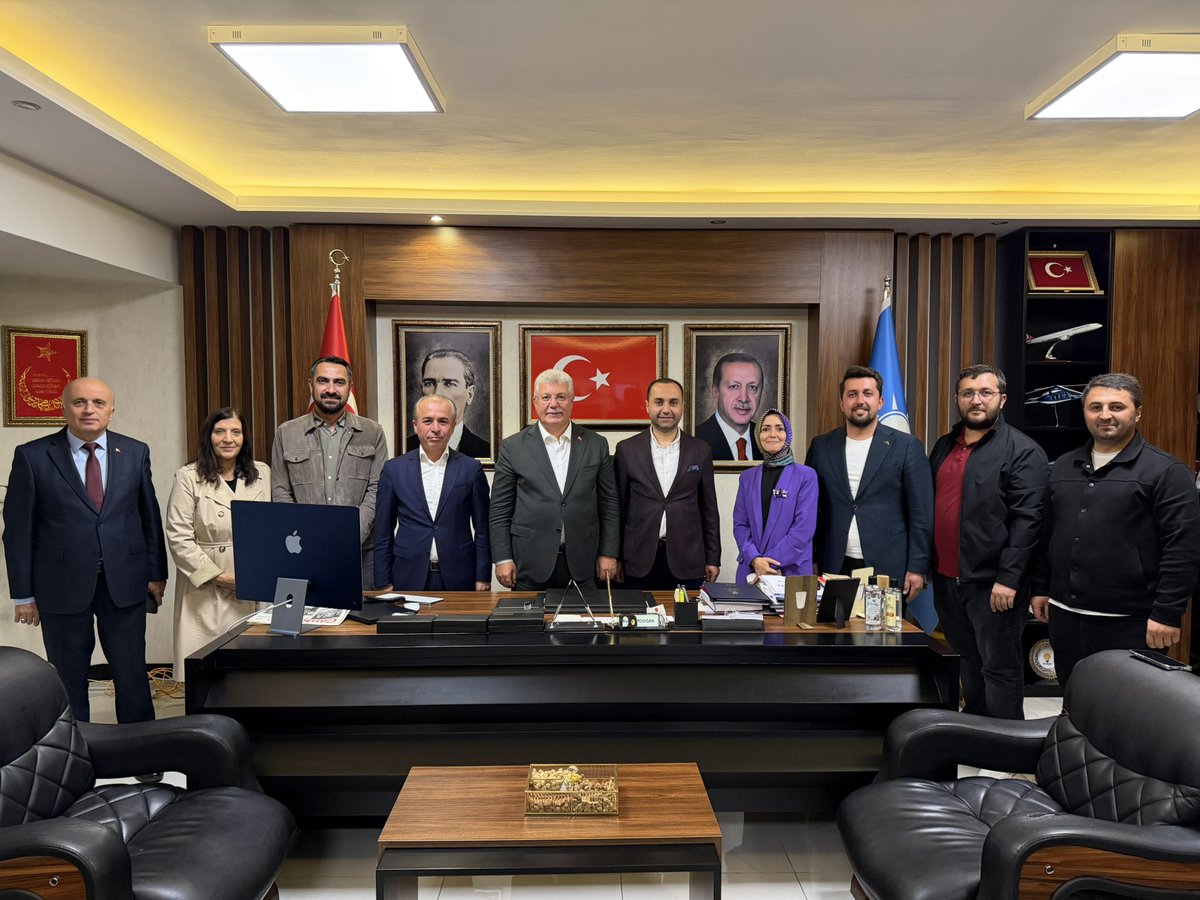 Kıymetli Grup Başkanvekilimiz Sn. M. Emin Akbaşoğlu’na nazik ziyaretleri ve hoş sohbetleri için yürekten teşekkür ediyorum. 

İlimize ve hemşerilerimize olan destekleri bizlere her zaman güç veriyor. Birlik ve beraberlik içerisinde daha güzel hizmetlere imza atacağız inşallah.