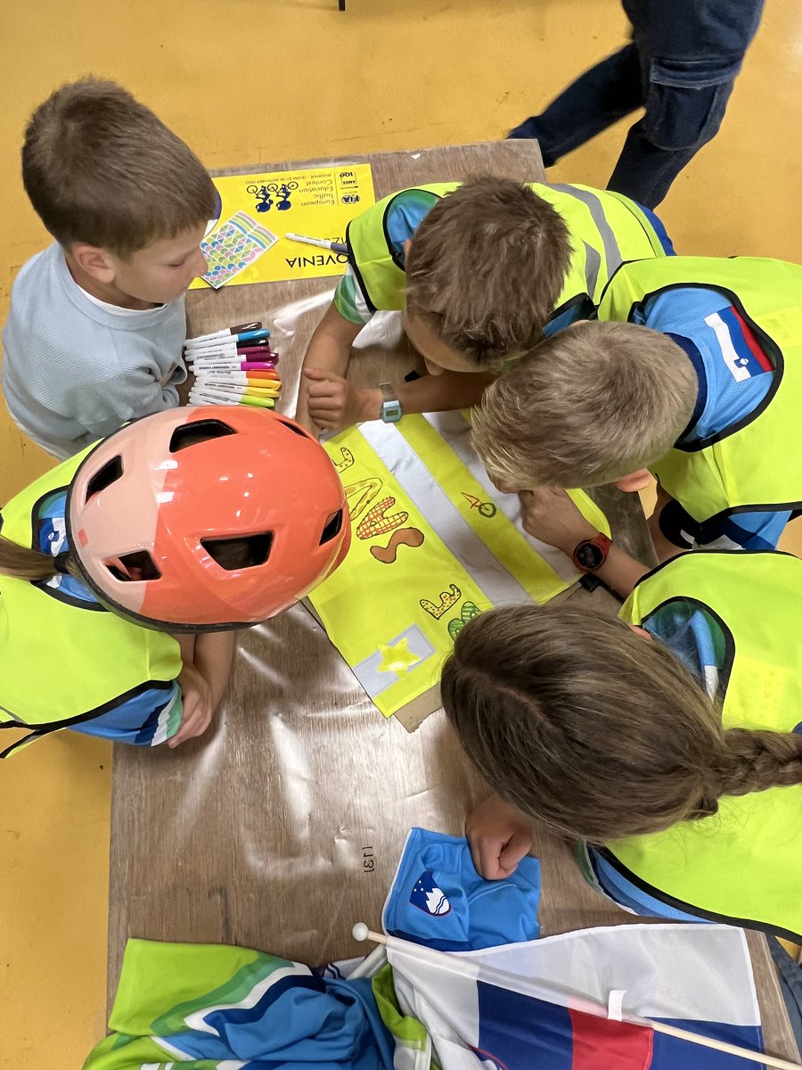 FIARegionI's tweet photo. 🚲🦺 At the #ETEC2025, the FIA Region I highlights the importance of road visibility through the FIA station, where children personalised their own high-visibility vests.

Wearing these vests is a simple yet effective way to reduce risks and increase safety!
#RoadSafety https://t.co/N4wSmKefsS