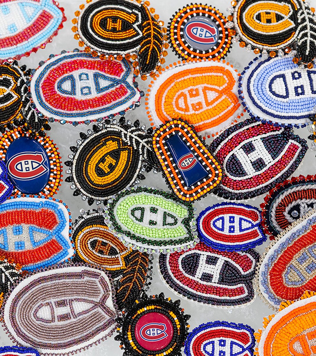 CanadiensMTL's tweet photo. Afin de souligner la #JNVR, les joueurs et entraîneurs des Canadiens porteront à leur arrivée au match de ce soir des épinglettes perlées confectionnées par des artistes mohawks de Kahnawà:ke et de Kanesatà:ke 🧡

In recognition of #NDTR, Canadiens players and coaches will arrive at tonight's game wearing beaded pins crafted by Mohawk artists from Kahnawà:ke and Kanesatà:ke 🧡