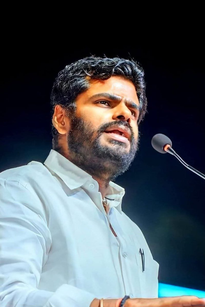 mannarmannan87's tweet photo. கரூரில்  அகில இந்திய மக்கள் பிரதிநிதிகள்! அவர்களுக்கு மக்களின் வலியை மொழிப்பெயர்த்த நம் மக்கள் பிரதிநிதி @annamalai_k  .உன் தைரியமும்,எதிரிகளுக்கு அஞ்சாத வீரமும் உன்மீது நாங்கள் கொண்ட நேசத்தை நாளுக்குநாள் அதிகரிக்கச் செய்கிறது. #karur #VijayCampaign https://t.co/4us1MwwrI4