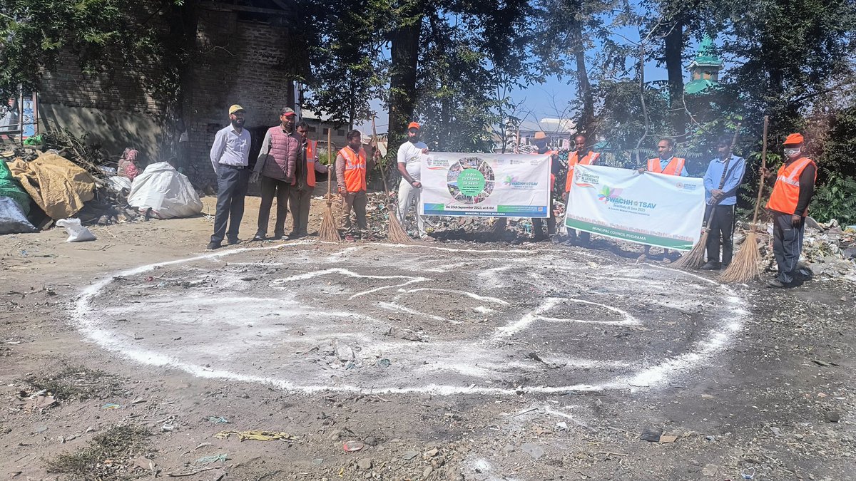 mcpulwama's tweet photo. Today Under the Campaign of Swachtha hi Sewa Mc Pulwama Conducted cleanliness drive of CTU at Malikpora ward no 07....
#SwachhBharatGov, #SwachhBharat, #MoHUA_India #MoHUA_India #JKHUDD1 #SwachSurvekshan #SwachhBharatGov #PMOIndia #OmarAbdullah #mlkhattar #OfficeOfLGJandK https://t.co/mOb37xzNTw