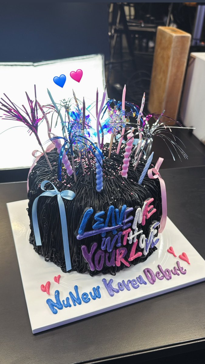 IGs : new_cwr

Congratulations 💙🩷

NUNEW 1ST KOREA SINGLE 
#LeaveMeWithYourLoveMV

˚𖤐 <a href="/CwrNew/">NuNew</a> 𖤐˚
#NuNew #NanaNu
