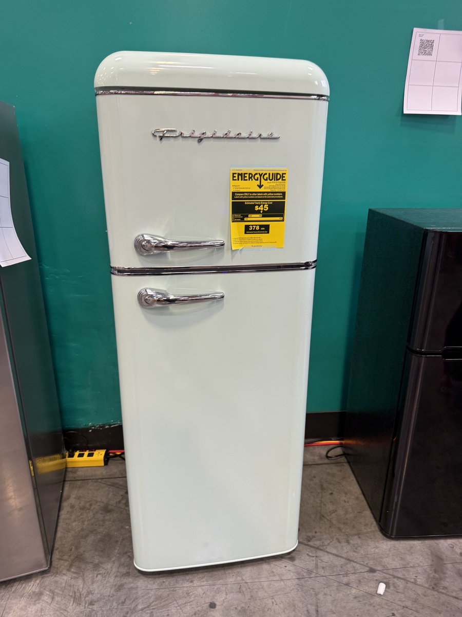 Jacintaz3's tweet photo. Loved the products at the #CurtisInternational Kitchen Upgrade Party with @Tryazon My favorite was the @Frigidaire retro refrigerator https://t.co/iW4WlAj1qs
