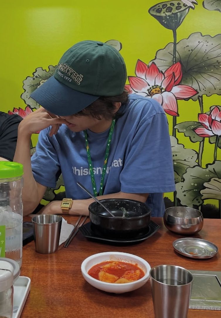 아무래도 아기라 자꾸 손이 입으로 ㅋㅋㅋㅋ