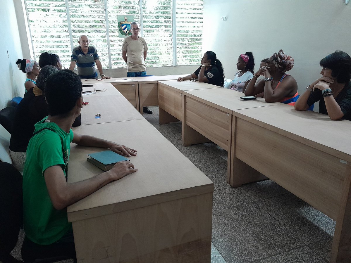 nipeptstgo's tweet image. 🇨🇺🇻🇪Desde la #eptstgo se desarrolla acto de apoyo al Pueblo y Gobierno de Venezuela, dejando plasmadas las firmas de cada trabajador, se repudia enérgicamente las amenazas de agresión del gobierno de los Estados Unidos contra la República Bolivariana de Venezuela.