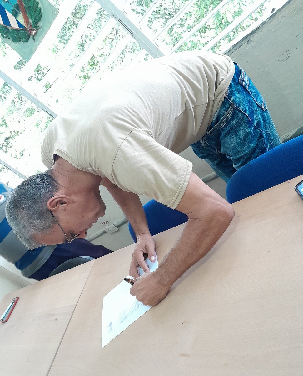 nipeptstgo's tweet image. 🇨🇺🇻🇪Desde la #eptstgo se desarrolla acto de apoyo al Pueblo y Gobierno de Venezuela, dejando plasmadas las firmas de cada trabajador, se repudia enérgicamente las amenazas de agresión del gobierno de los Estados Unidos contra la República Bolivariana de Venezuela.