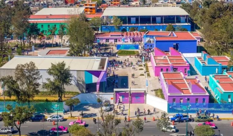 ClaraBrugadaM's tweet photo. ¡Me llena de alegría la distinción que otorga @onuhabitat a las UTOPÍAS de nuestra ciudad!

El premio “Pergamino de Honor” es fruto del trabajo colectivo que hemos realizado con un enfoque humanista y una visión profundamente comunitaria.

Las UTOPÍAS no son solo espacios públicos: son una respuesta humanitaria frente a la desigualdad, lugares donde niñas, niños, jóvenes, mujeres, personas mayores y con discapacidad encuentran acceso gratuito a cultura, deporte, educación y bienestar.

Son espacios modernos y transformadores de vidas, con instalaciones de primer nivel que fomentan el desarrollo integral, sobre todo de quienes históricamente han tenido menos oportunidades.

Seguiremos trabajando para que la ciudad cuente con 100 hermosas UTOPÍAS durante esta administración, porque cada una es un acto de justicia social y un puente hacia la paz y la dignidad.