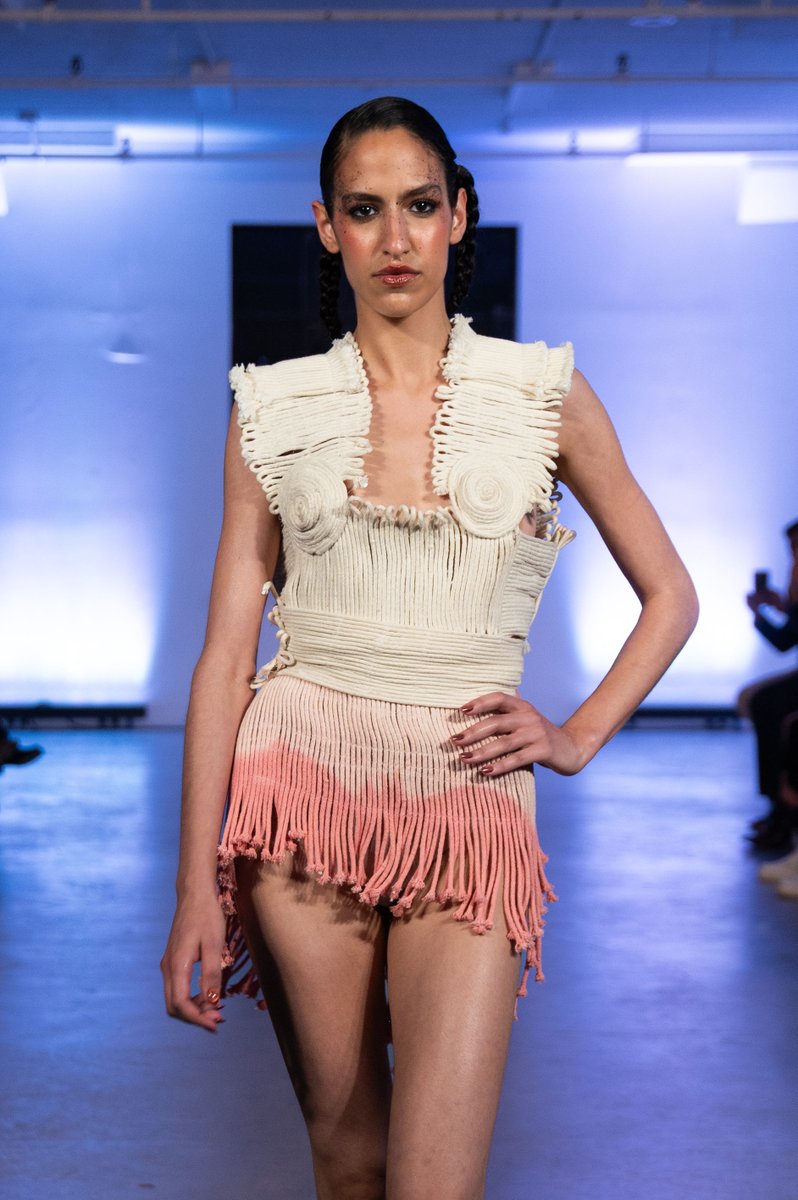 DLVisionMode's tweet image. Le défilé de mode présenté lors de la Semaine Mode de Montréal @mmodemtl par Alexander Bergman intitulé Daemons of Grace et inspiré du Shibari japonais était remarquable pour le travail artistique des styles, bravo !   
#FashionShow #Montreal #DLVisionMode 
Photos Rory Creelman