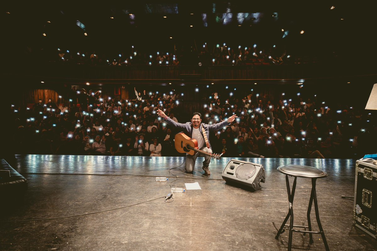 pedroboche's tweet image. De noche en la ciudad fuimos un volcán de cientos de #Azulejos🔷 brillando al mismo tiempo en el Teatro Nacional

Un agradecimiento especial a Casi Cielo Estudio y a la fotógrafa antigüeña Paula Carrillo por esta impresionante foto✨

¡Nos vemos en la próxima estación! 🚉 Antigua