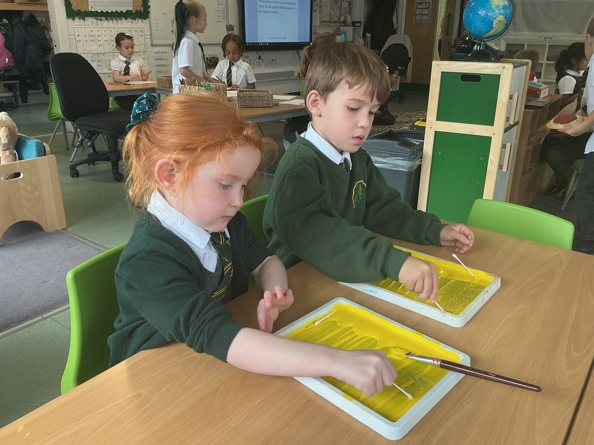 firsprimarysale's tweet image. #Y1Cherry #Y1Apple We loved exploring monoprinting during our art lesson today, creating patterns in the style of Orla Kiely. #FirsArt